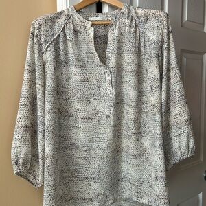 Violet & Claire Gray and White Relaxed Blouse with Mandarin Collar